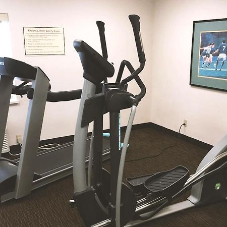 Norwood Inn & Suites Milwaukee Butler المظهر الخارجي الصورة