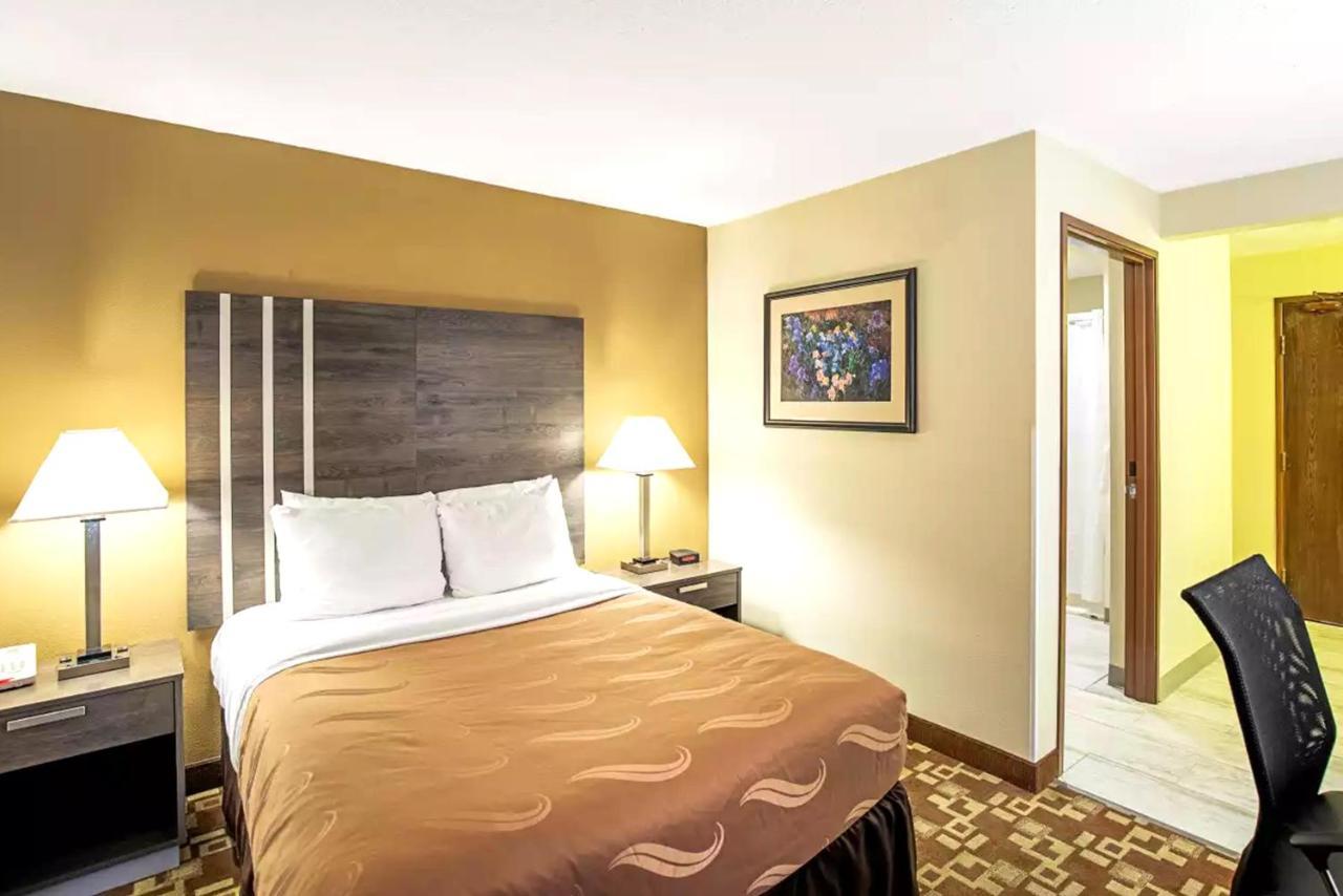 Norwood Inn & Suites Milwaukee Butler المظهر الخارجي الصورة
