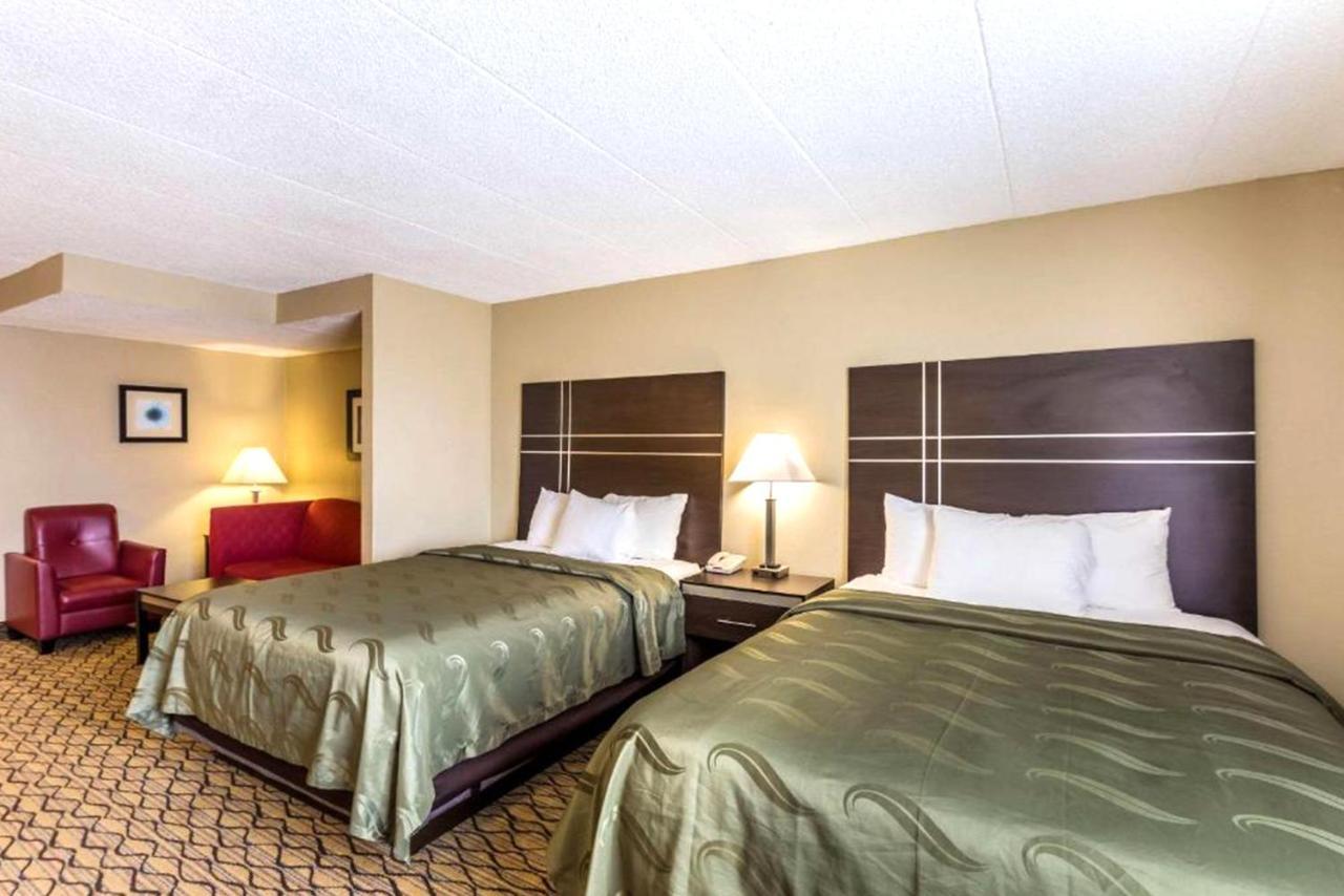 Norwood Inn & Suites Milwaukee Butler المظهر الخارجي الصورة
