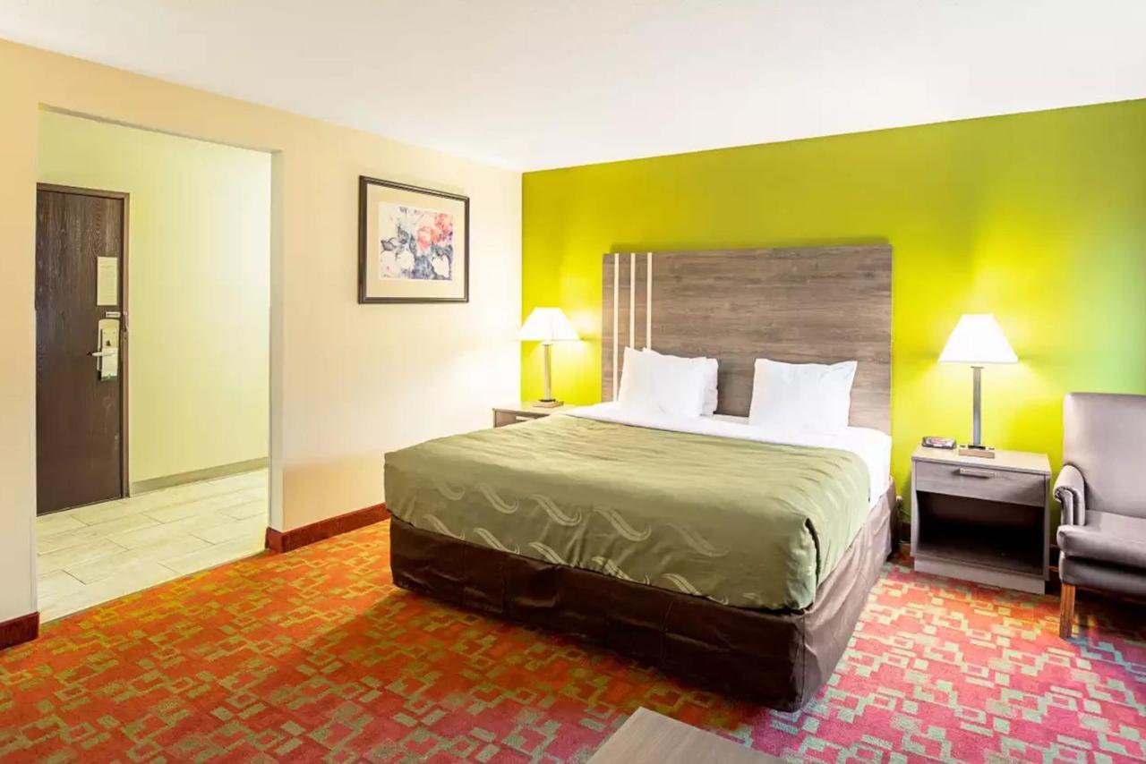 Norwood Inn & Suites Milwaukee Butler المظهر الخارجي الصورة