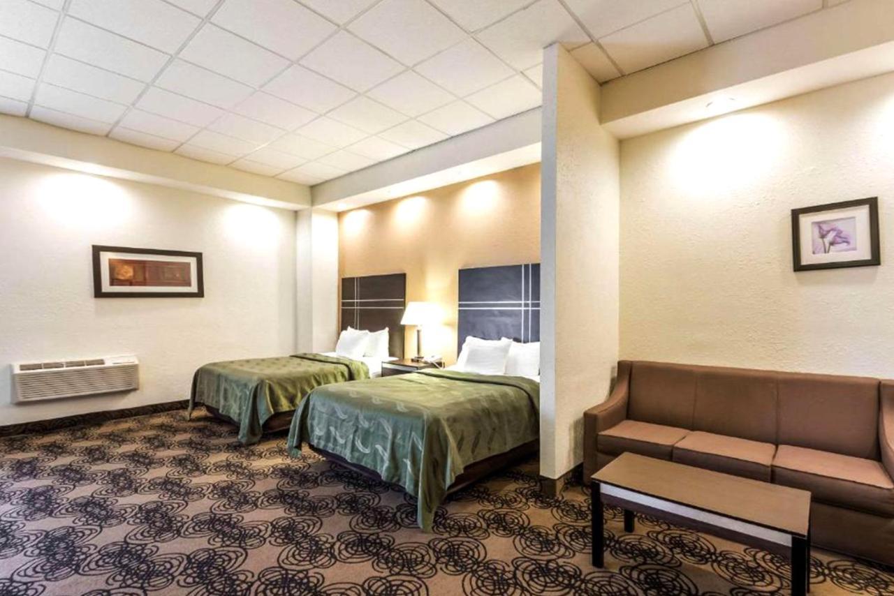 Norwood Inn & Suites Milwaukee Butler المظهر الخارجي الصورة